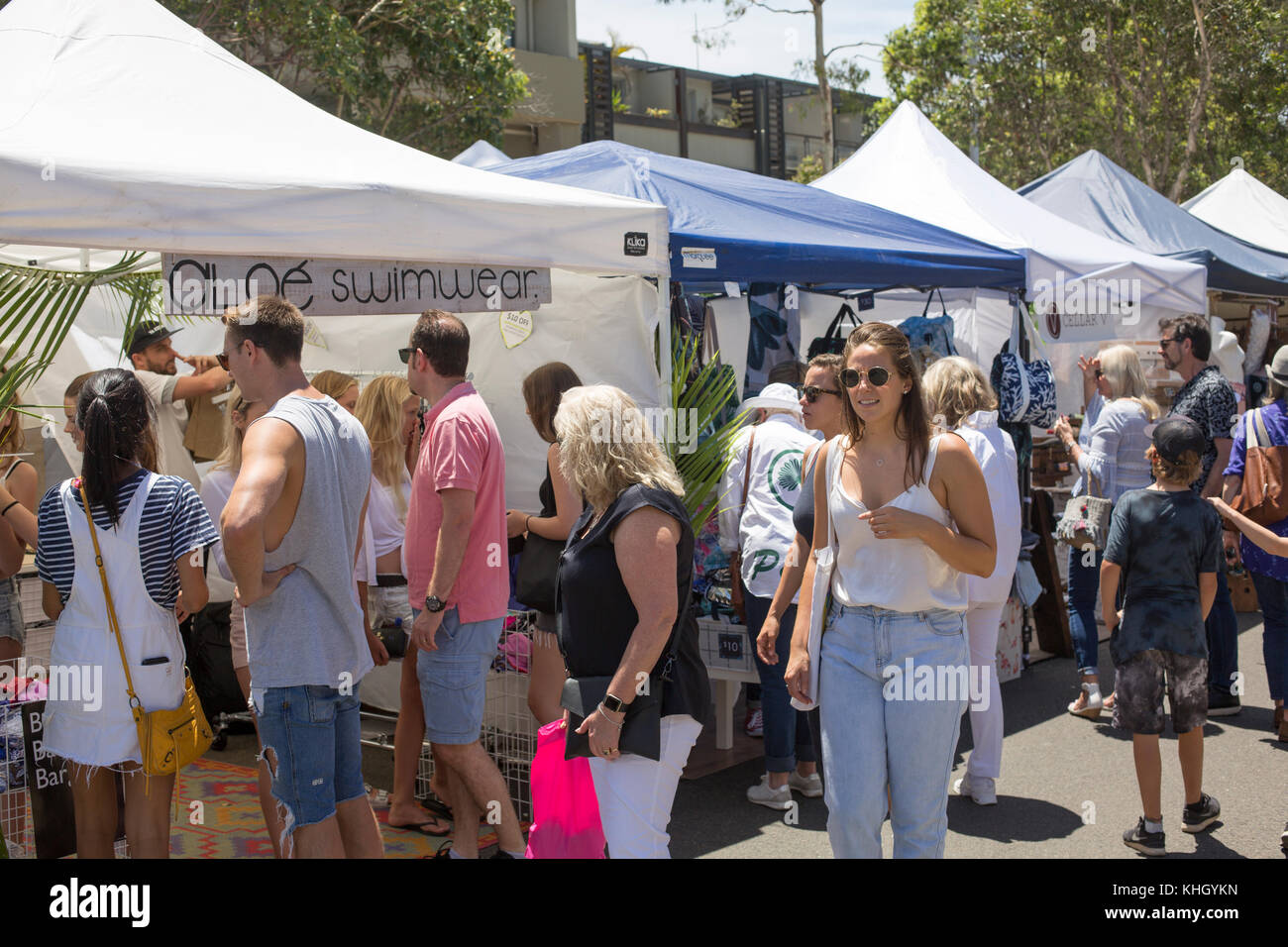 Avalon Beach, Sydney, domenica 19 novembre 2017. La comunità annuale giorno di mercato a Avalon Beach offre oltre 400 bancarelle che vendono artigianato, abbigliamento, gioielli, arte e doni. Credito: martin berry/Alamy Live News Foto Stock