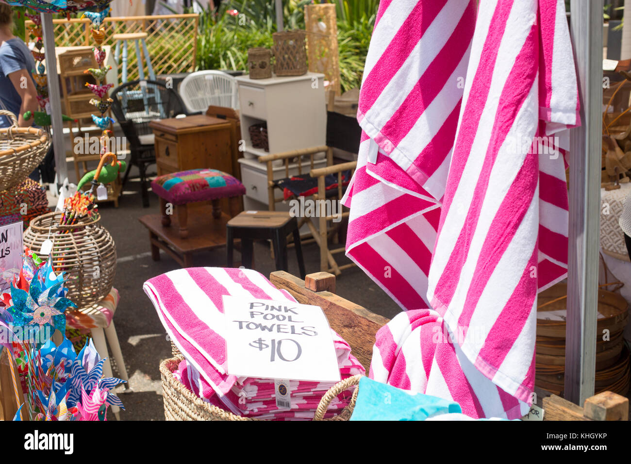Avalon Beach, Sydney, domenica 19 novembre 2017. La comunità annuale giorno di mercato a Avalon Beach offre oltre 400 bancarelle che vendono artigianato, abbigliamento, gioielli, arte e doni. Credito: martin berry/Alamy Live News Foto Stock
