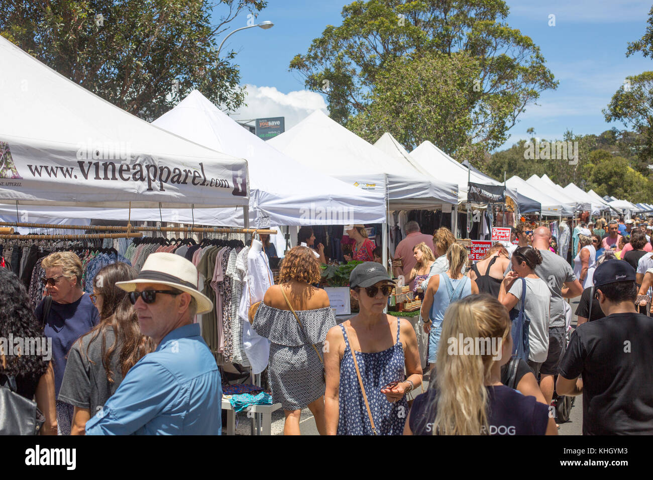 Avalon Beach, Sydney, domenica 19 novembre 2017. La comunità annuale giorno di mercato a Avalon Beach offre oltre 400 bancarelle che vendono artigianato, abbigliamento, gioielli, arte e doni. Credito: martin berry/Alamy Live News Foto Stock