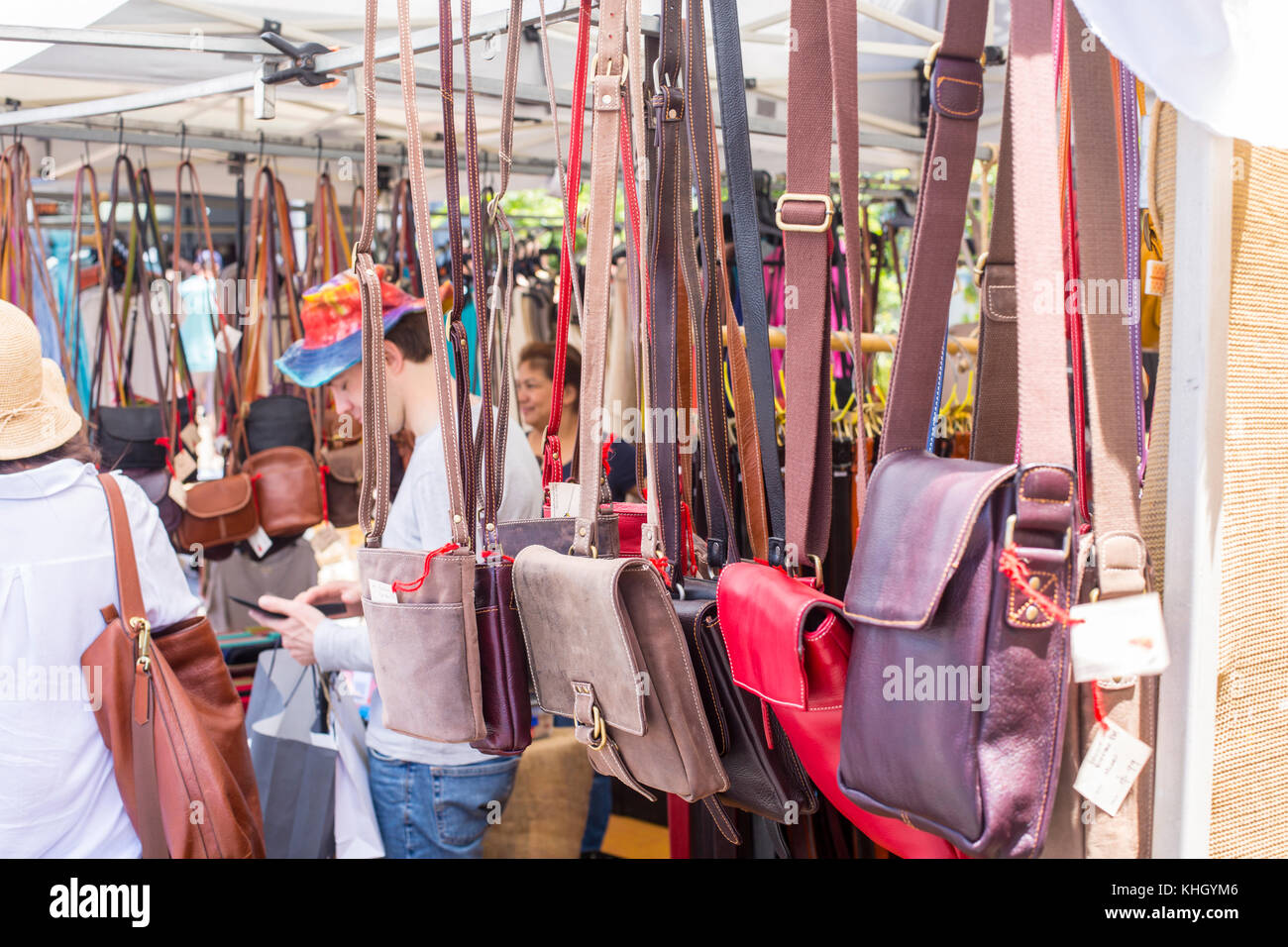 Avalon Beach, Sydney, domenica 19 novembre 2017. La comunità annuale giorno di mercato a Avalon Beach offre oltre 400 bancarelle che vendono artigianato, abbigliamento, gioielli, arte e doni. Credito: martin berry/Alamy Live News Foto Stock