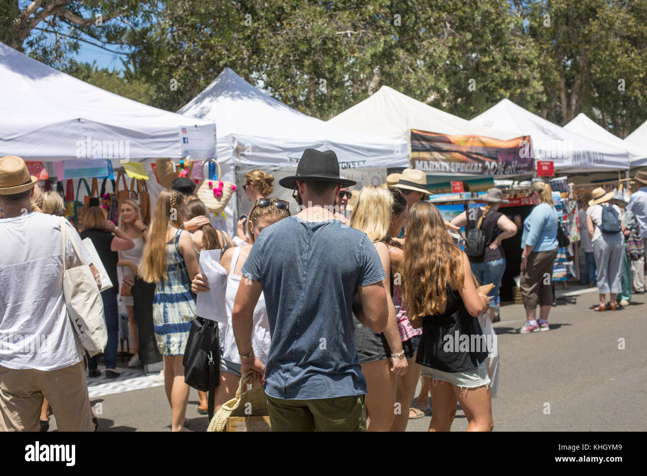 Avalon Beach, Sydney, domenica 19 novembre 2017. La comunità annuale giorno di mercato a Avalon Beach offre oltre 400 bancarelle che vendono artigianato, abbigliamento, gioielli, arte e doni. Credito: martin berry/Alamy Live News Foto Stock