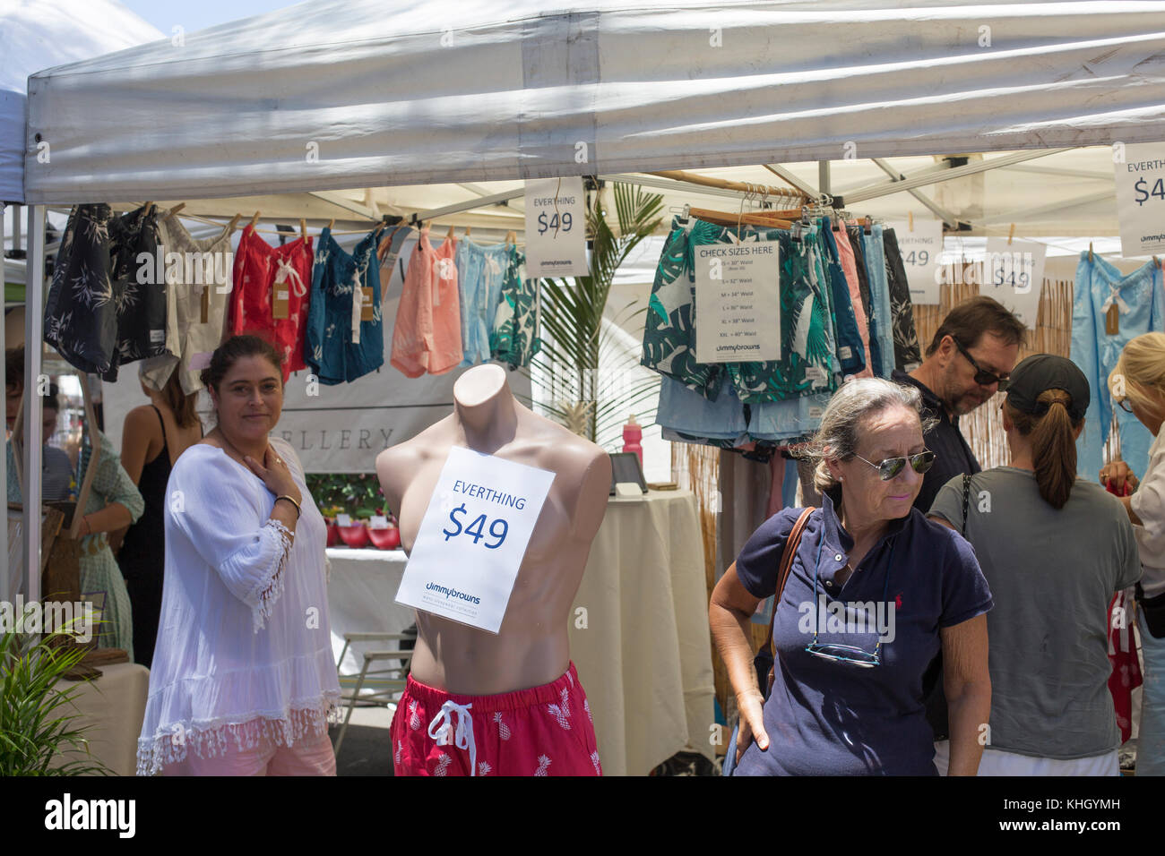 Avalon Beach, Sydney, domenica 19 novembre 2017. La comunità annuale giorno di mercato a Avalon Beach offre oltre 400 bancarelle che vendono artigianato, abbigliamento, gioielli, arte e doni. Credito: martin berry/Alamy Live News Foto Stock
