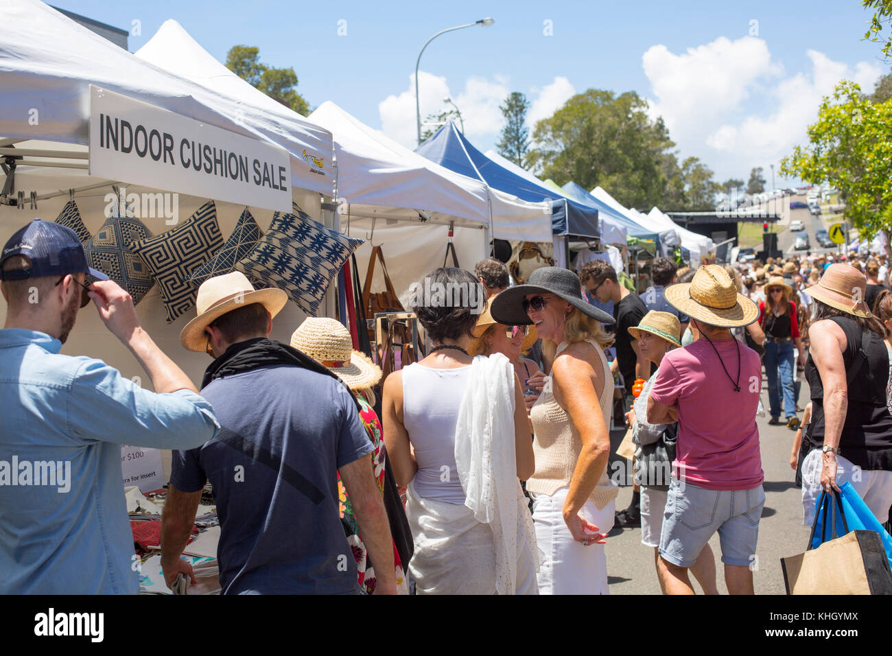 Avalon Beach, Sydney, domenica 19 novembre 2017. La comunità annuale giorno di mercato a Avalon Beach offre oltre 400 bancarelle che vendono artigianato, abbigliamento, gioielli, arte e doni. Credito: martin berry/Alamy Live News Foto Stock