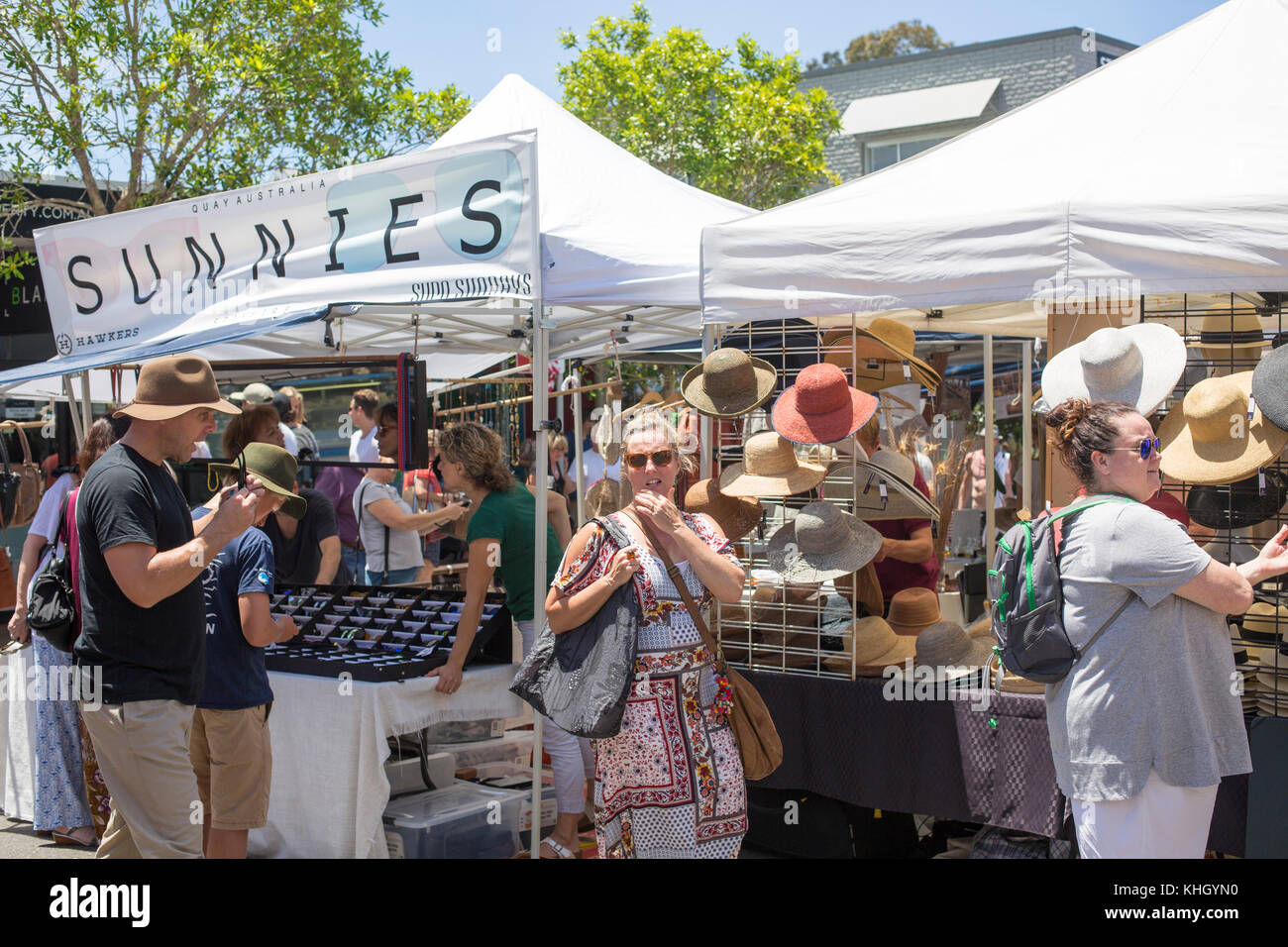 Avalon Beach, Sydney, domenica 19 novembre 2017. La comunità annuale giorno di mercato a Avalon Beach offre oltre 400 bancarelle che vendono artigianato, abbigliamento, gioielli, arte e doni. Credito: martin berry/Alamy Live News Foto Stock