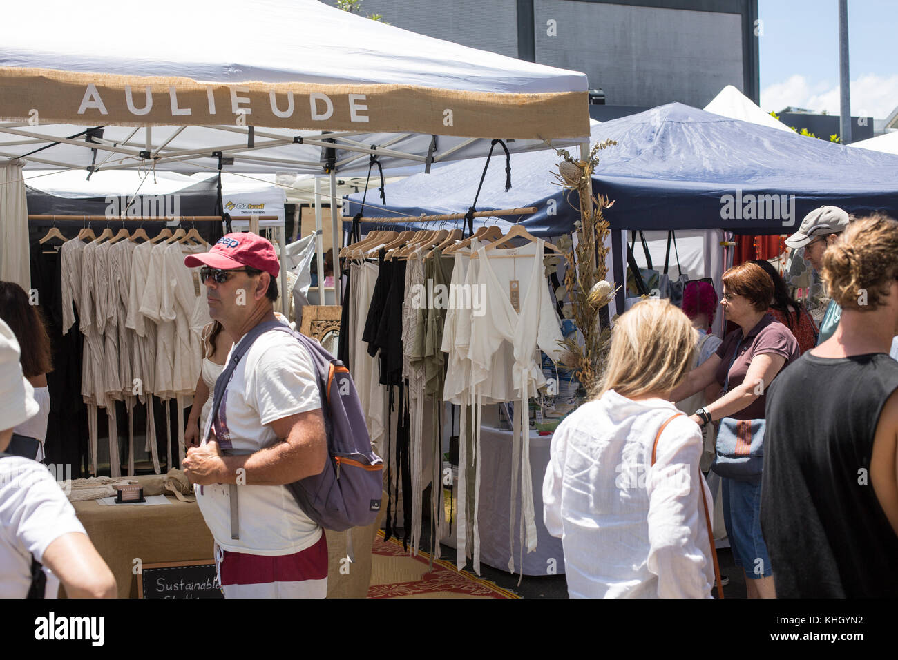 Avalon Beach, Sydney, domenica 19 novembre 2017. La comunità annuale giorno di mercato a Avalon Beach offre oltre 400 bancarelle che vendono artigianato, abbigliamento, gioielli, arte e doni. Credito: martin berry/Alamy Live News Foto Stock