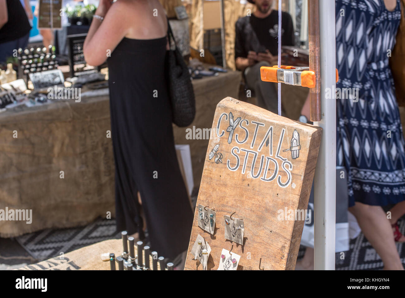 Avalon Beach, Sydney, domenica 19 novembre 2017. La comunità annuale giorno di mercato a Avalon Beach offre oltre 400 bancarelle che vendono artigianato, abbigliamento, gioielli, arte e doni. Credito: martin berry/Alamy Live News Foto Stock