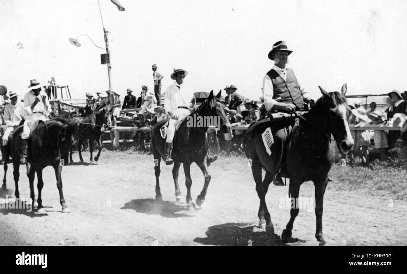 2 205364 cavalieri in processione durante il Warwick le celebrazioni del centenario, 1940 Foto Stock
