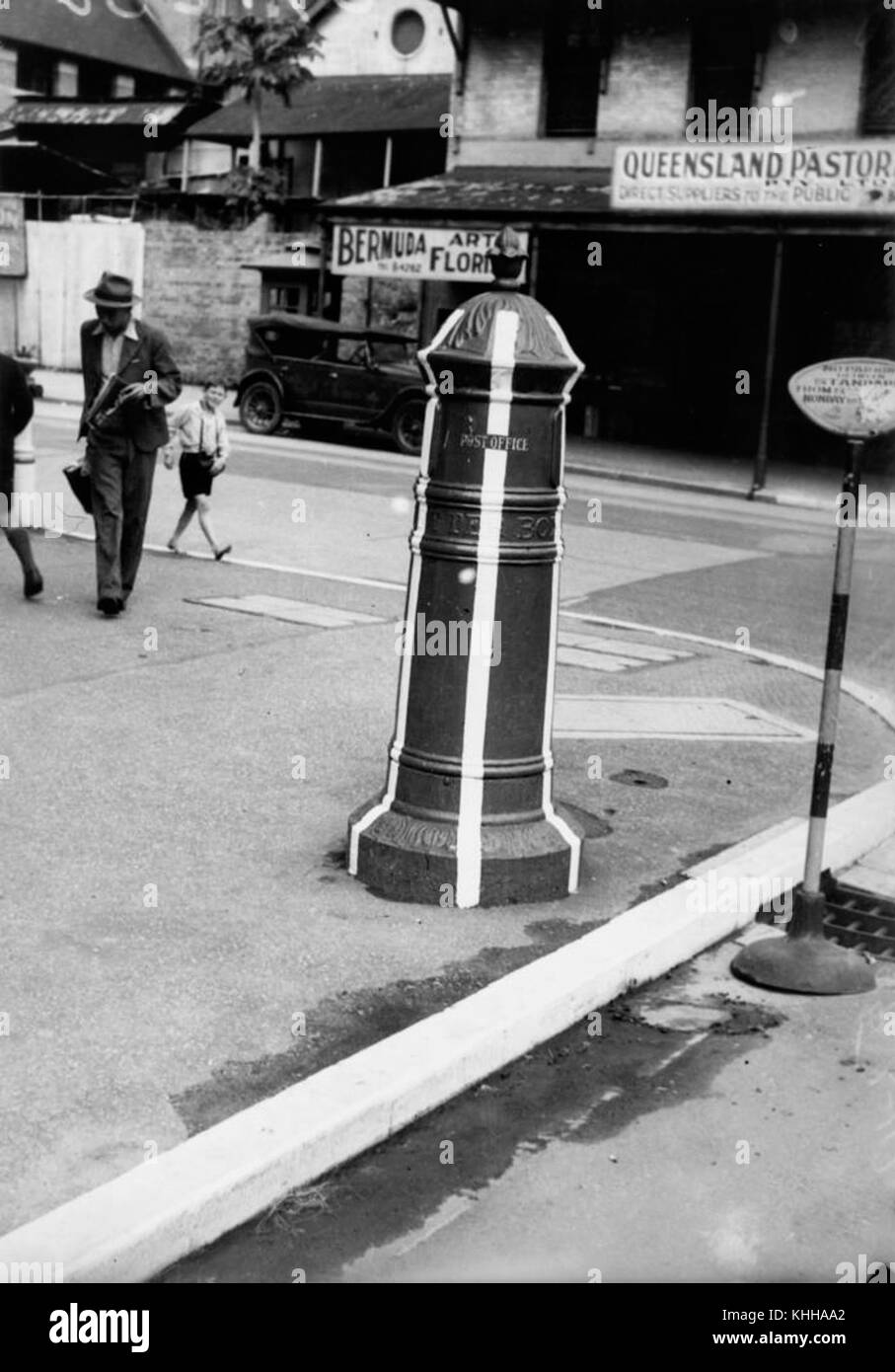1 207661 pilastro-box con brown-out strisce, Brisbane, Marzo 1942 Foto Stock