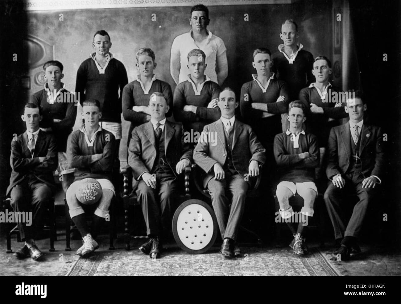Il Carters Football Club è stato il secondo classificato nella competizione della Brisbane Mid-Week Football Association del 1926, segnando un risultato significativo nella scena calcistica locale durante quell'anno. Foto Stock