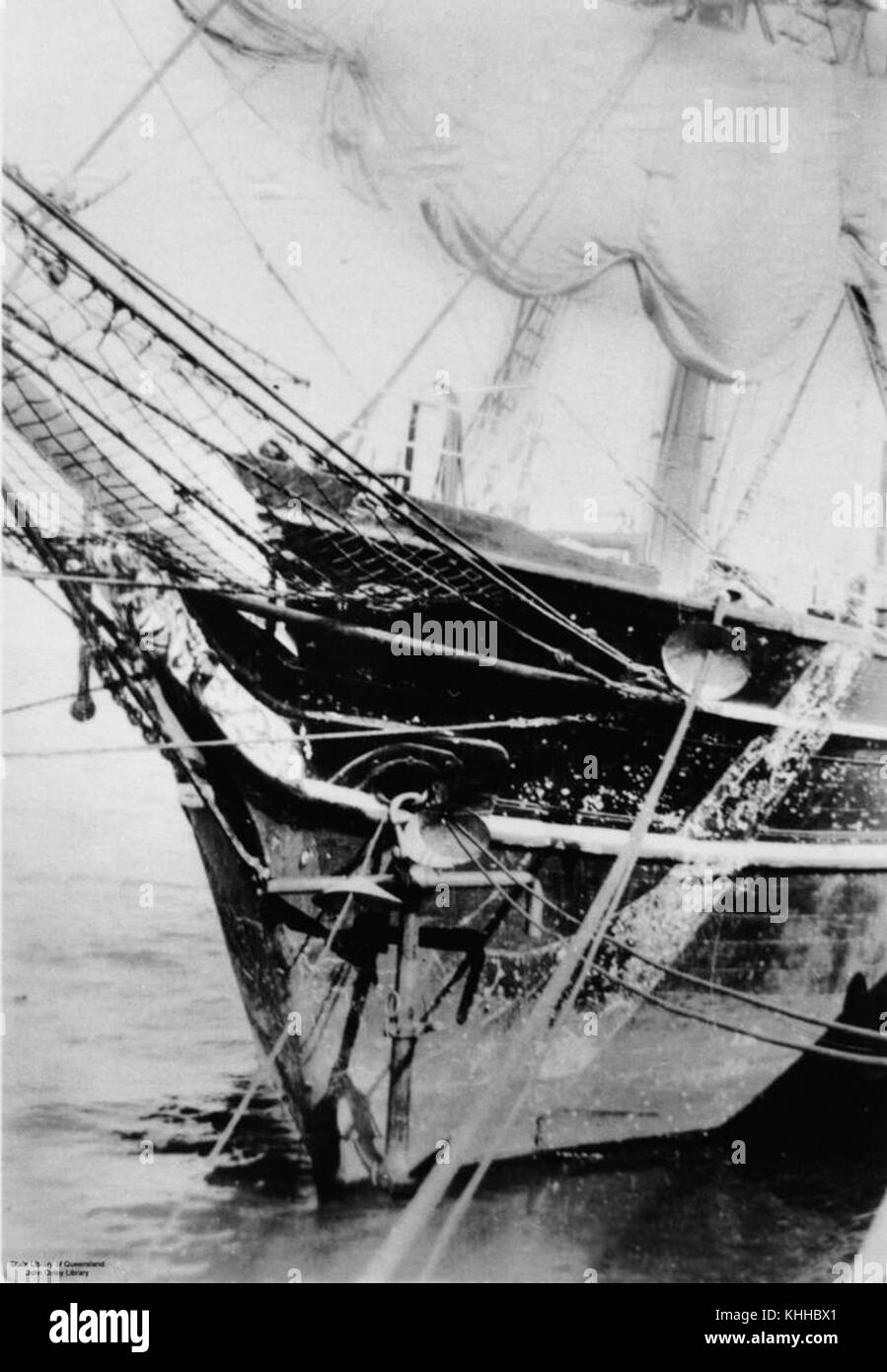 1 140231 Discovery (nave) visualizzato nella parte anteriore che mostra la prua, Polena e ancoraggio Foto Stock