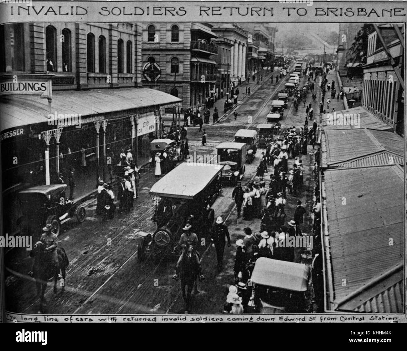 Una fotografia di soldati invalidi tornati a Brisbane nel 1916 dopo essere stati feriti durante la prima guerra mondiale. Questa immagine riflette le difficoltà affrontate dai soldati e l'impatto della guerra sulla società australiana. Foto Stock