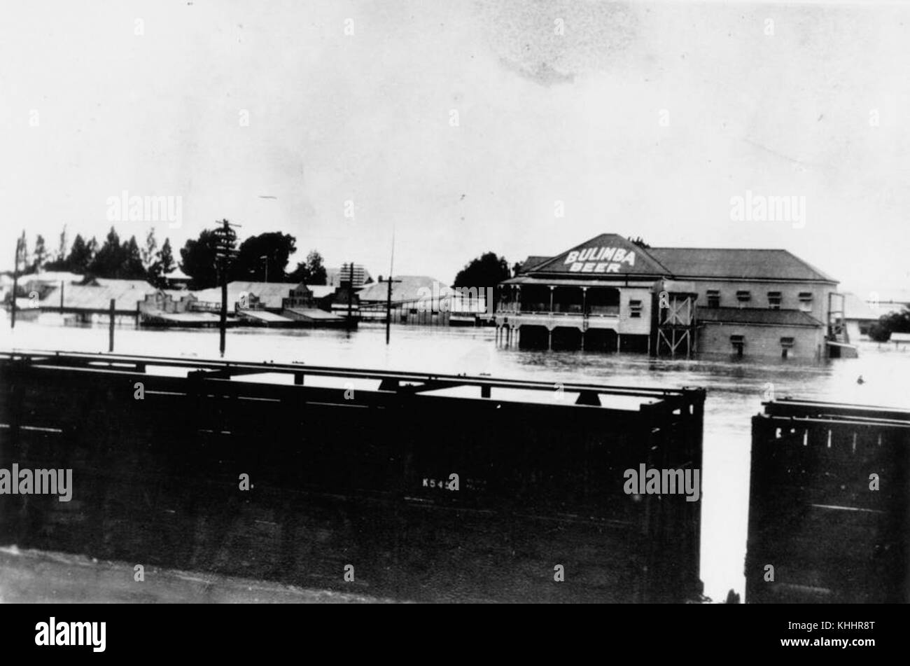 1 43411 ritirando le acque di esondazione dopo il 1942 alluvione in Chinchilla Foto Stock