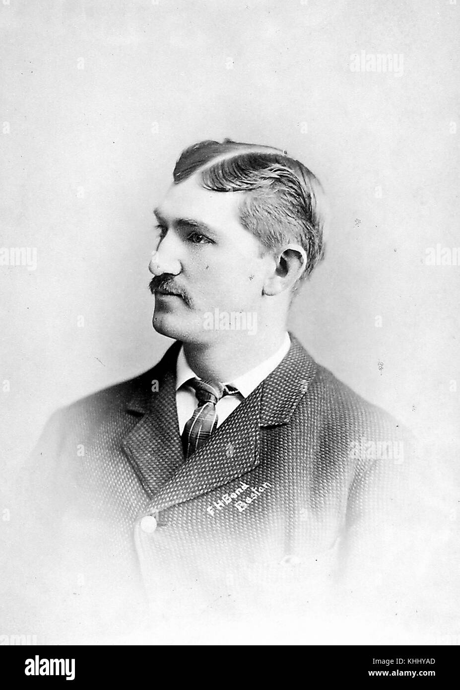 Ritratto di Tommy Bond, Major League Baseball player che era una brocca e un diritto fielder un totale di dieci stagioni, per la riproduzione di Brooklyn Atlantics (1874), Hartford Dark Blues (187576), Boston Red Caps (187781), Worcester Ruby gambe (1882), Boston Rossi (1884) e Indianapolis Hoosiers (1884), in un vestito e cravatta, fotografia di Randall, Detroit, Michigan, 1900. Dalla Biblioteca Pubblica di New York. Foto Stock