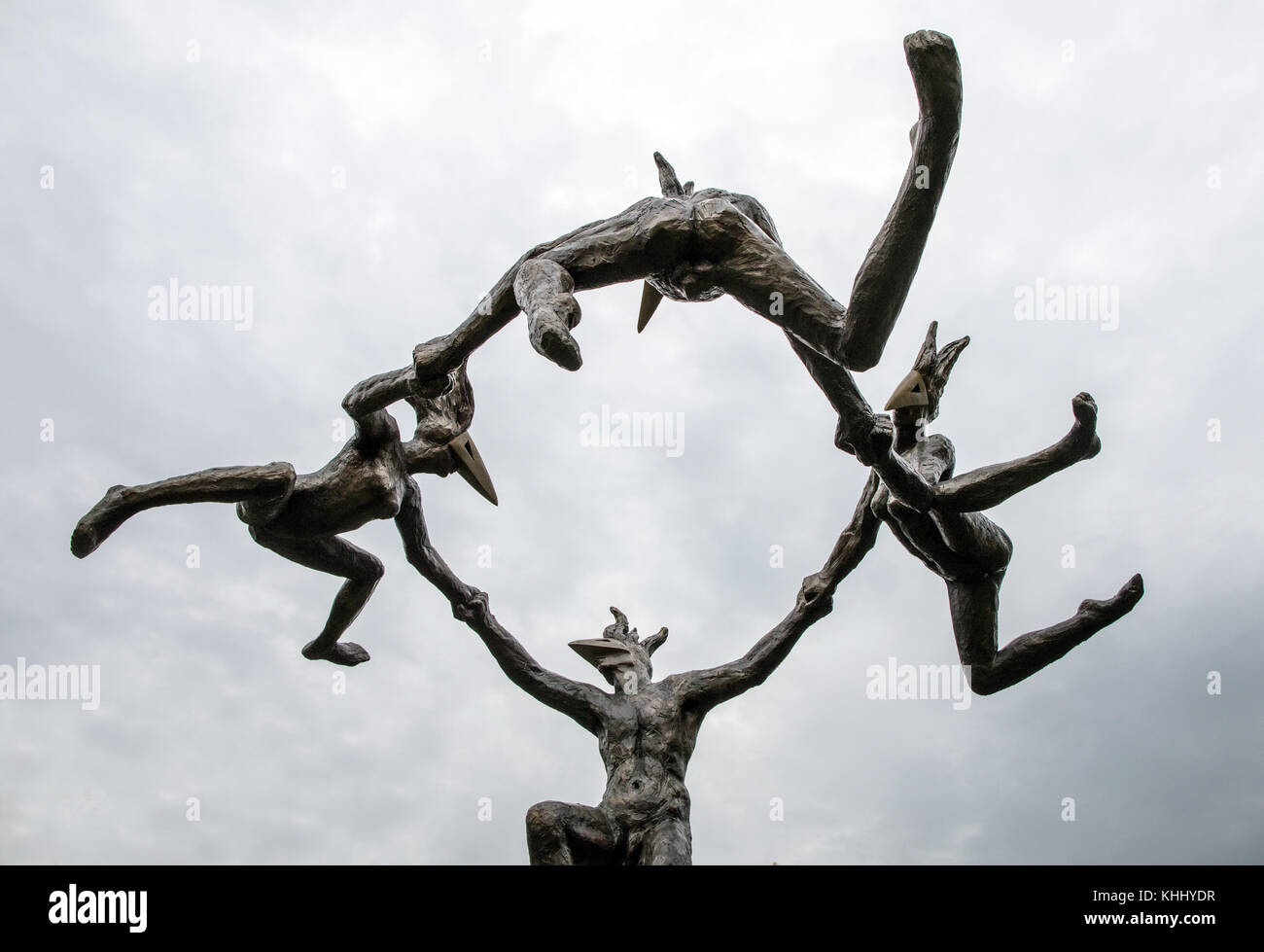 I ballerini indossare maschere dorate Danse Gwenedour Marble Arch London Foto Stock