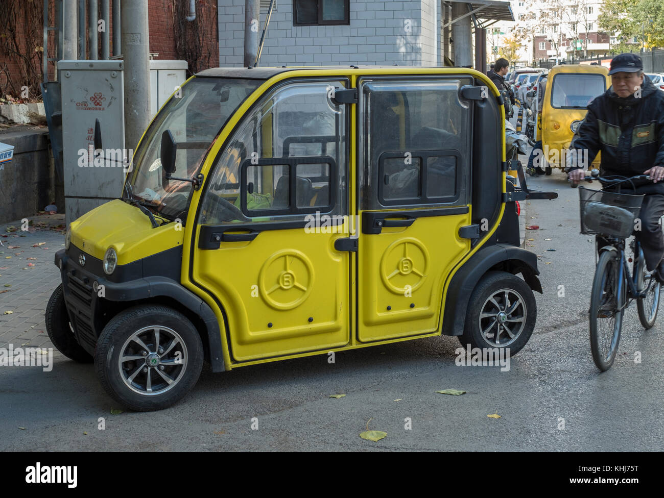 Unlicensed mini auto elettrica è visto a Pechino in Cina. Foto Stock