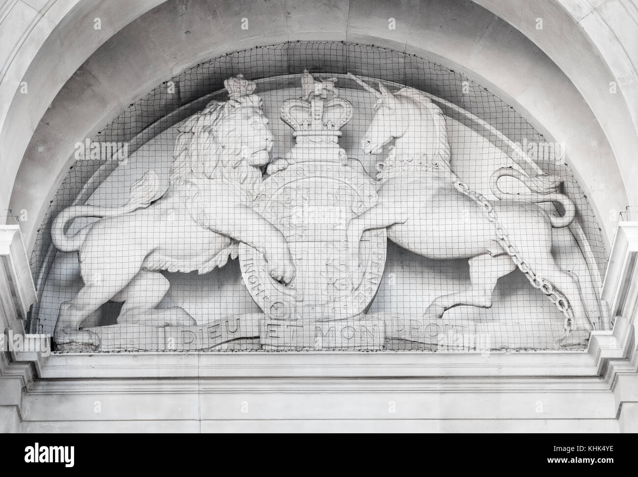 Deatil di intricate murature presso il Royal Exchange edificio nel quartiere finanziario della City di Londra, Inghilterra. Foto Stock