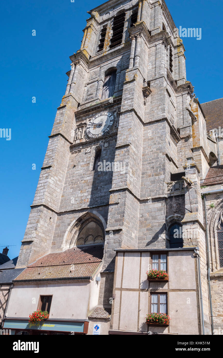 La chiesa di San Remi in Piazza de la Republique Sezanne Epernay Marne Grand Est Francia Foto Stock