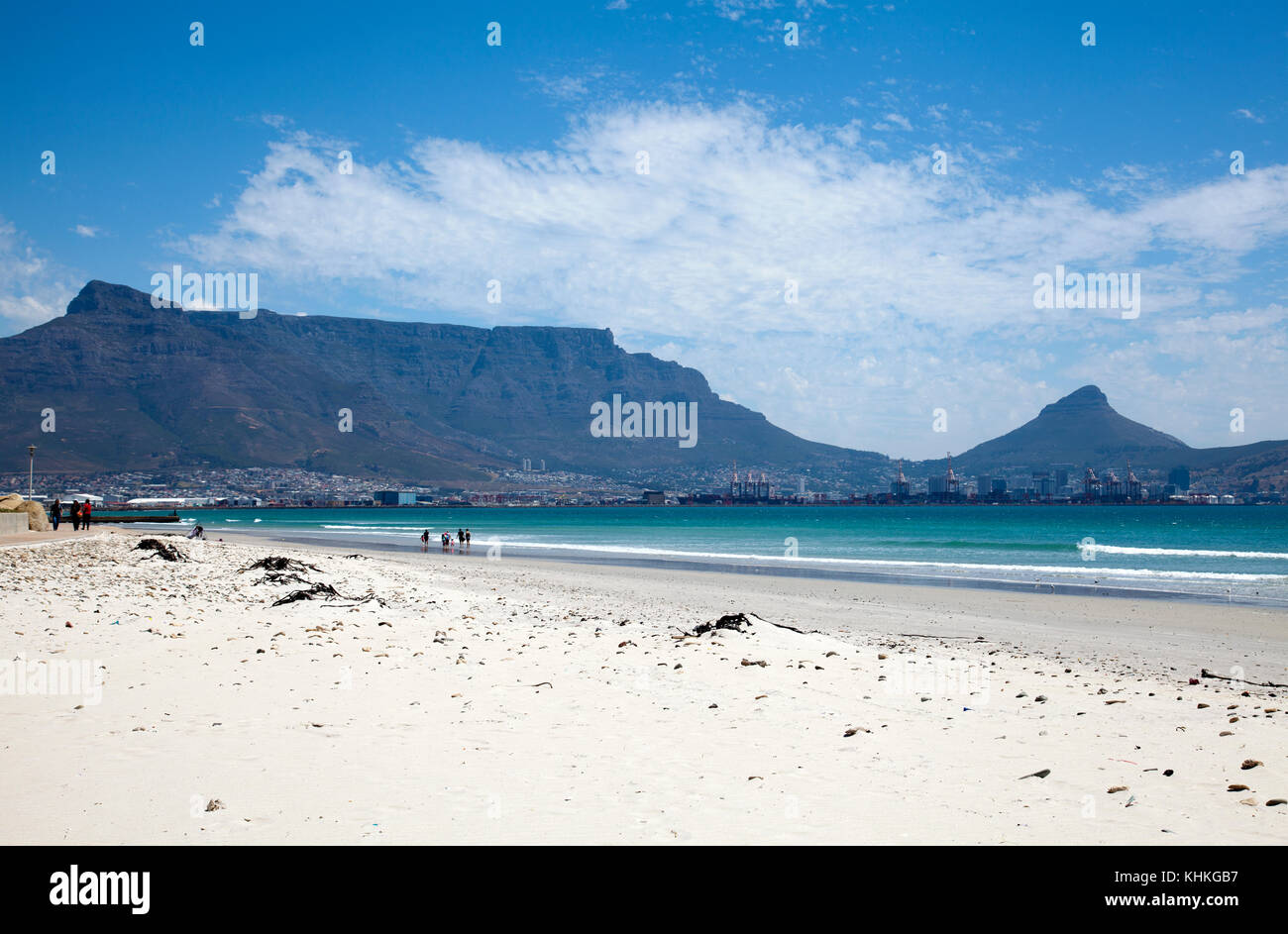 Lagoon Beach con vedute di Table Mountain a Cape Town - Sud Africa Foto Stock