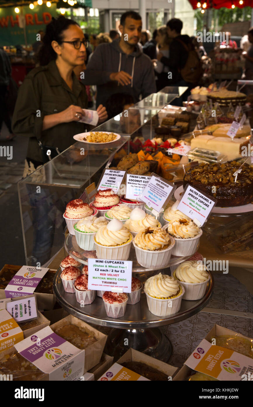 UK, Londra, Southwark, Borough Market, torta, di stallo senza glutine tortine Foto Stock