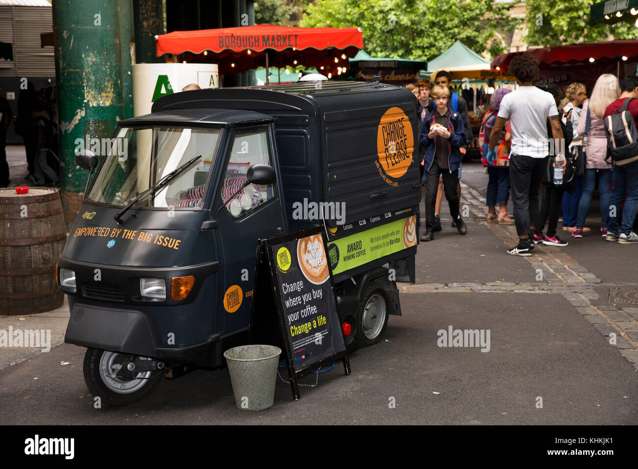 UK, Londra, Southwark, Borough Market, grande problema abilitate "Modifica si prega di' caffè rickshaw van Foto Stock