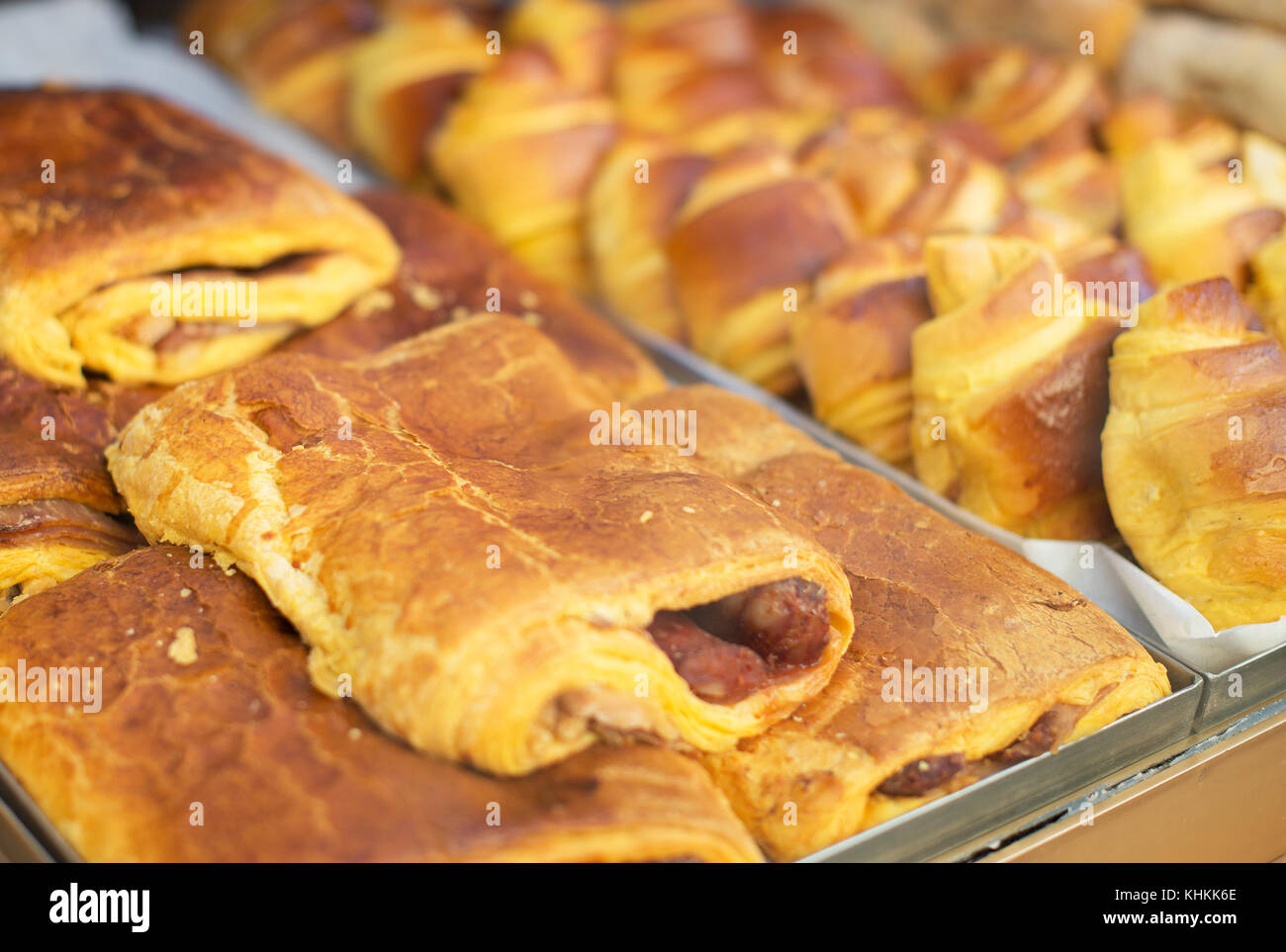 Spugnetta le pasticche con la carne nel negozio. Foto Stock