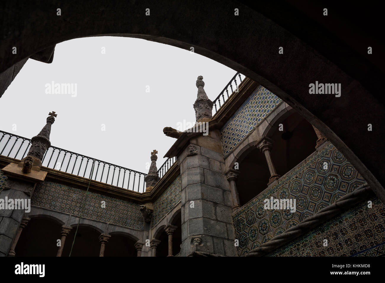All'interno del Palácio da pena a Sintra, quartiere di Lisbona, Portogallo. Nel cortile. Foto Stock