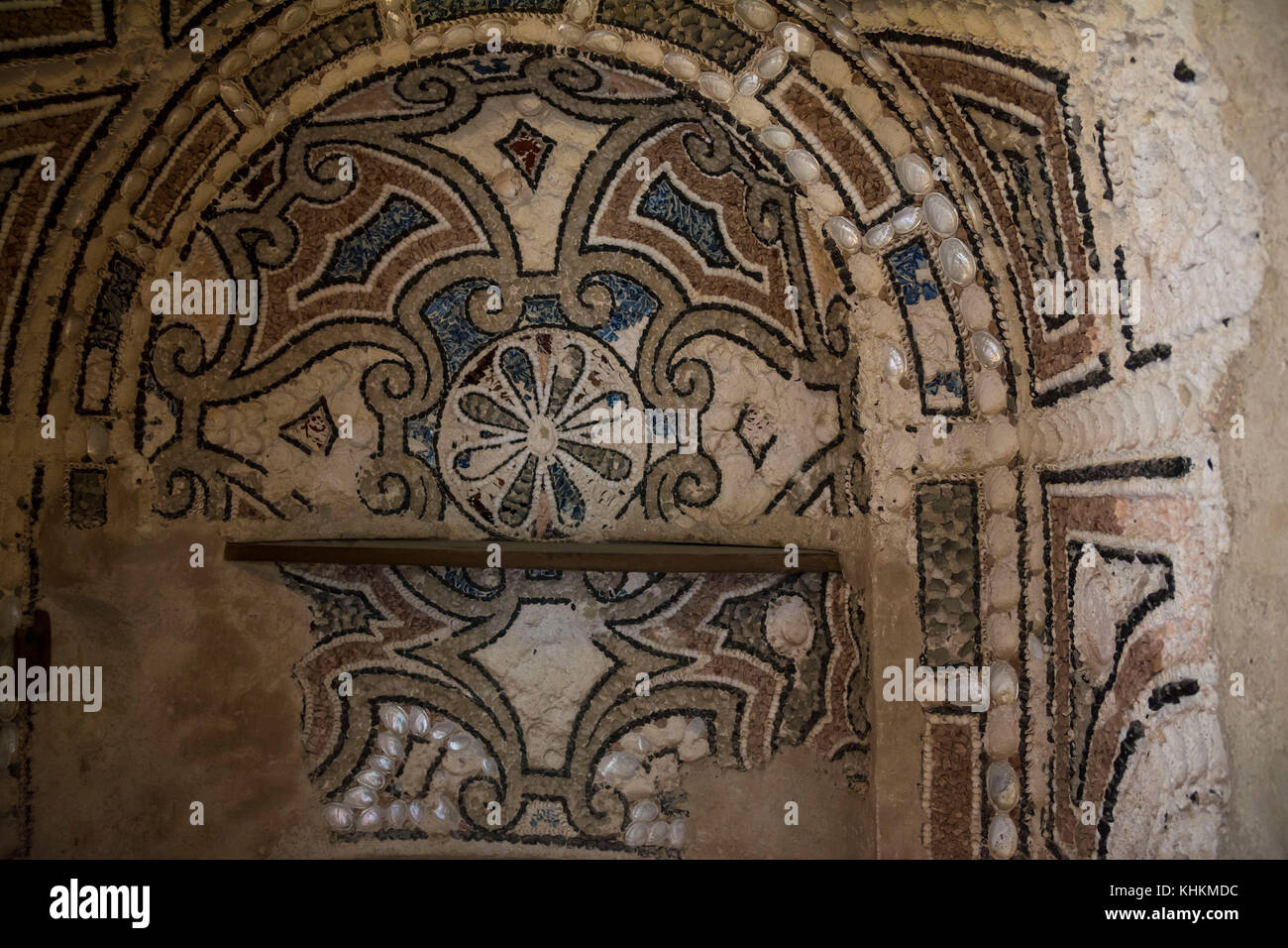 All'interno del Palácio da pena a Sintra, quartiere di Lisbona, Portogallo. Nel cortile. Design decorativo delle pareti. Foto Stock