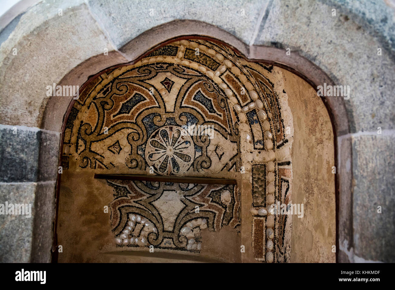 All'interno del Palácio da pena a Sintra, quartiere di Lisbona, Portogallo. Nel cortile. Design decorativo delle pareti. Foto Stock