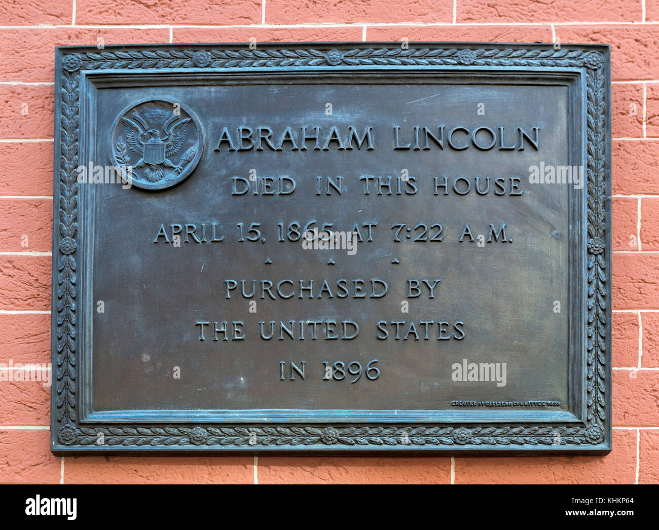 La placca al di fuori della Casa Petersen, dove Abramo Lincoln morì il 15 aprile 1865, decimo St NW, Washington DC, Stati Uniti d'America Foto Stock