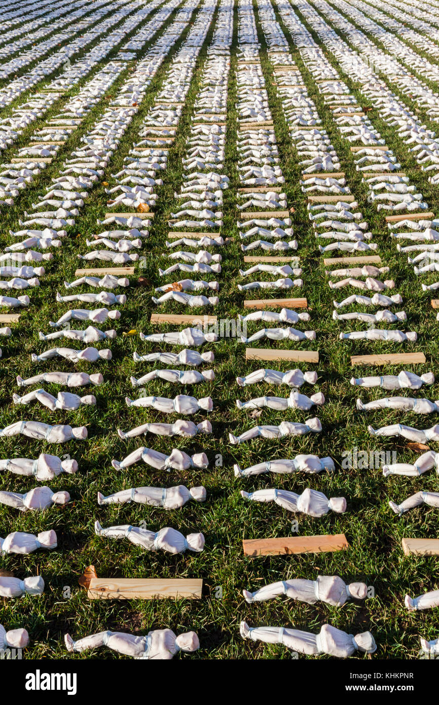 Schermi della somme: da rob sentito, Somerset, Inghilterra, ricordando il 72,397 british ww1 somme vittime di incidenti sul campo di battaglia non viene mai recuperato Foto Stock Schermi della somme: da rob sentito, Somerset, Inghilterra, ricordando il 72,397 british ww1 somme vittime di incidenti sul campo di battaglia non viene mai recuperato Foto Stock