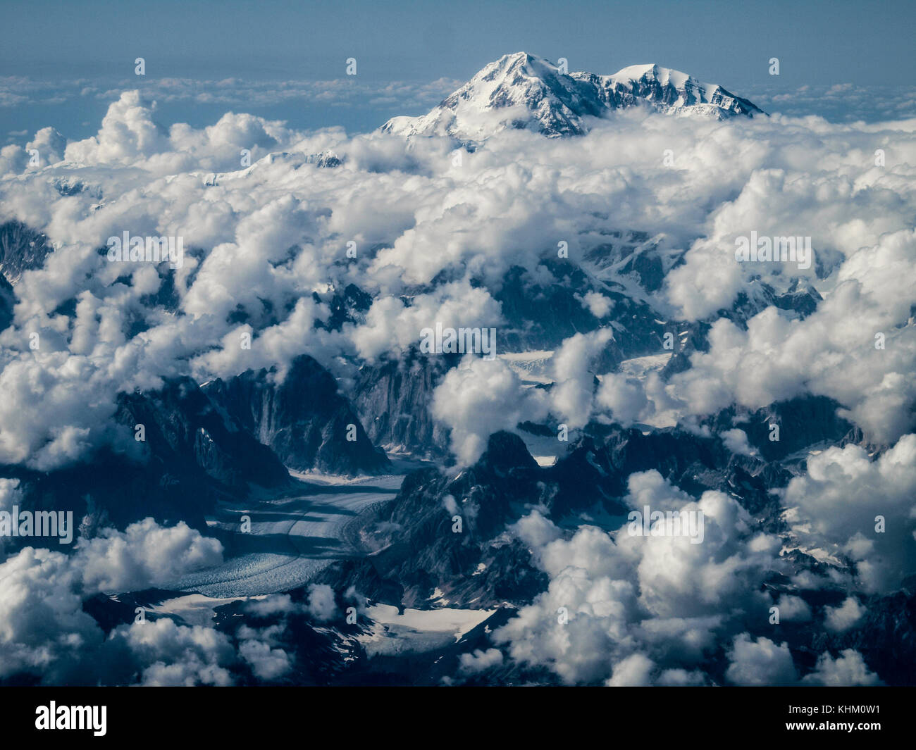 Visualizzare quando si avvicinano all aeroporto di ancoraggio con il monte mckinley o denali e matanuska glacier, Alaska, Stati Uniti d'America Foto Stock