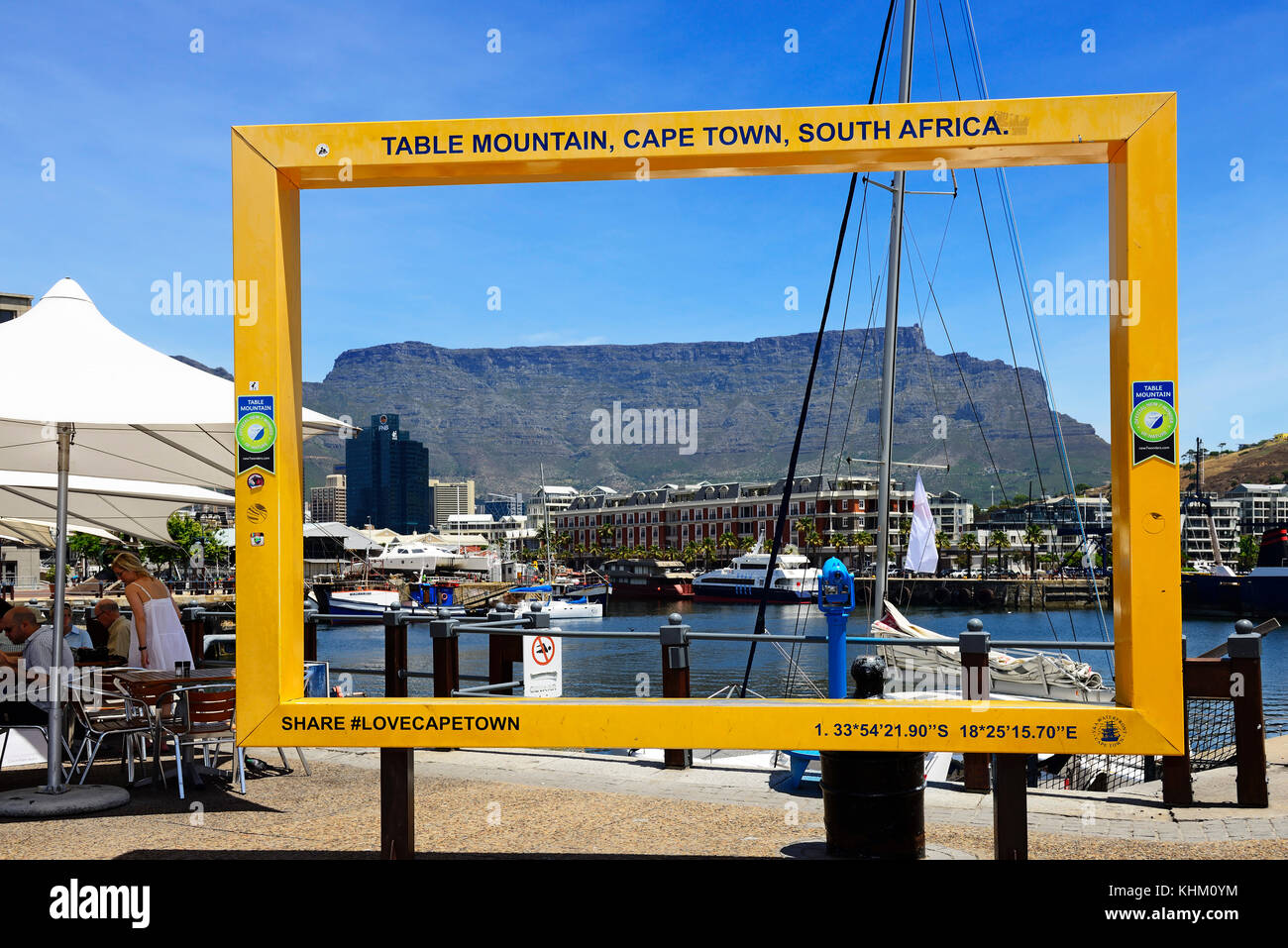 Photo frame sul lungomare con Table Mountain e Cape town, Western Cape, Sud Africa Foto Stock