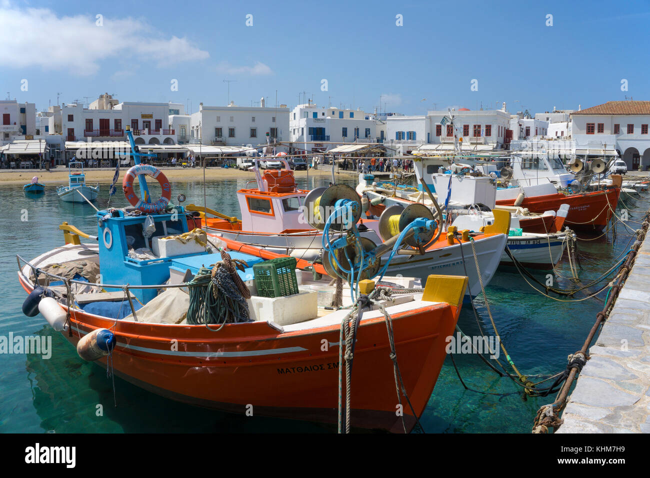 Barche da pesca al molo vecchio porto di Mykonos-town, MYKONOS Isola, Cicladi, Egeo, Grecia Foto Stock