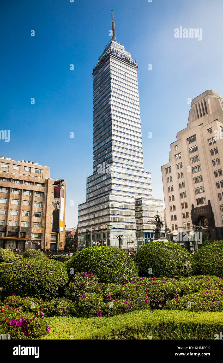 Città del Messico, Messico-DEC 6, 2015:Torre Latinoamericana Juarez Avenue in Zocalo il 6 dic. 2016, centro di Città del Messico. Foto Stock