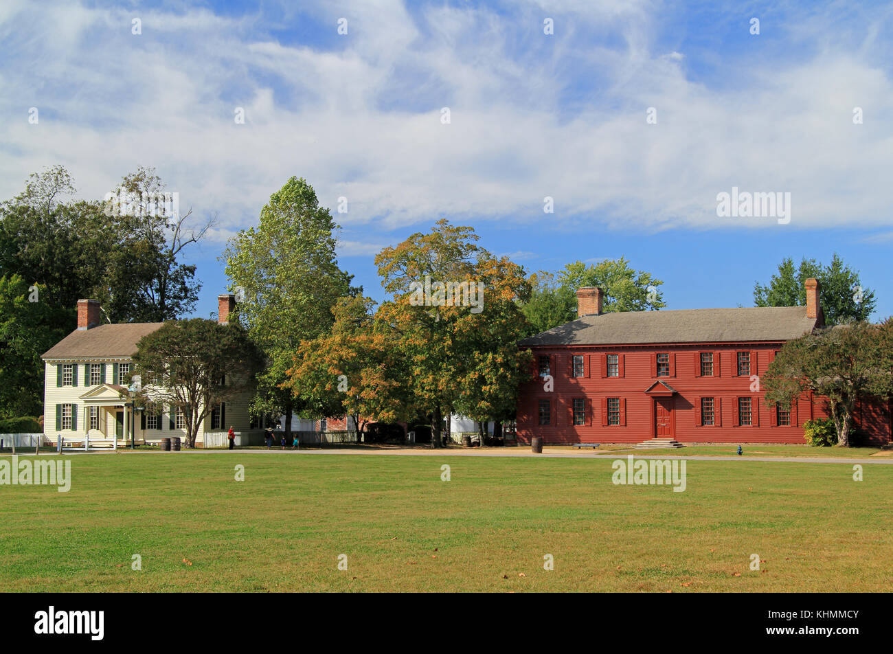 La Peyton Randolph Home, dipinta luminosamente qui rosso, è una delle più antiche case in stile coloniale situato nel quartiere storico di Williamsburg, Virginia Foto Stock