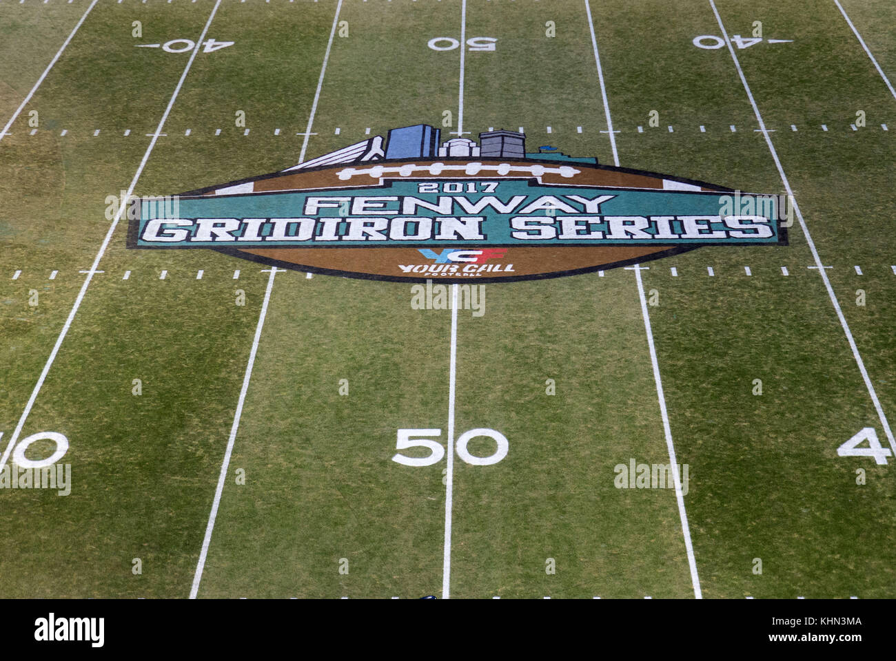 Il Fenway Park. Xviii Nov, 2017. MA, USA; una vista generale del logo serios prima della NCAA Football gioco tra Boston College Eagles e UConn Huskies al Fenway Park. Il Boston College sconfitto UConn 39-16. Anthony Nesmith/CSM/Alamy Live News Foto Stock