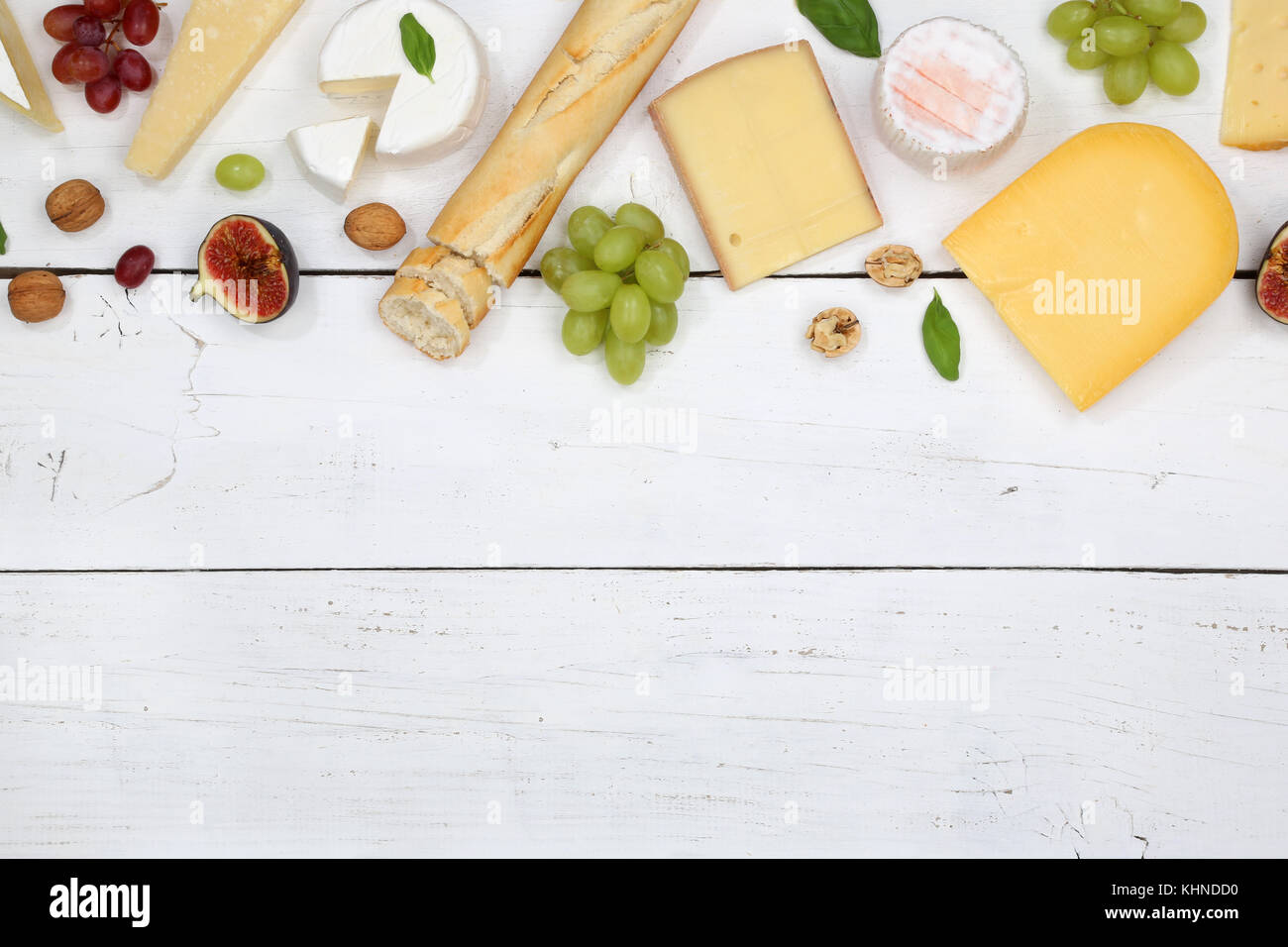 Scheda formaggio piastra piatto il pane svizzero camembert copyspace vista superiore al di sopra Foto Stock