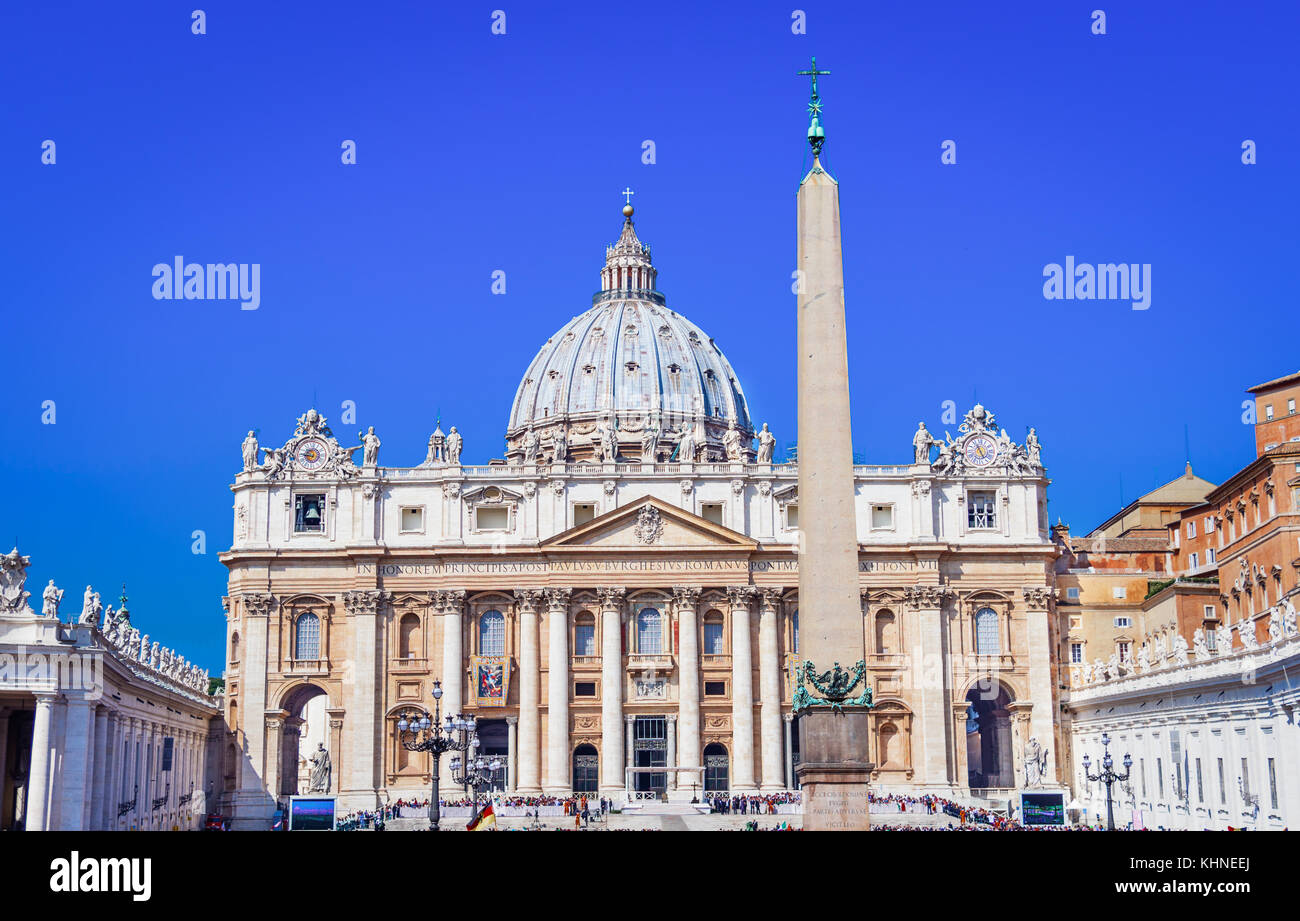 La Basilica di San Pietro in Piazza San Pietro in Vaticano, Roma, Italia Foto Stock