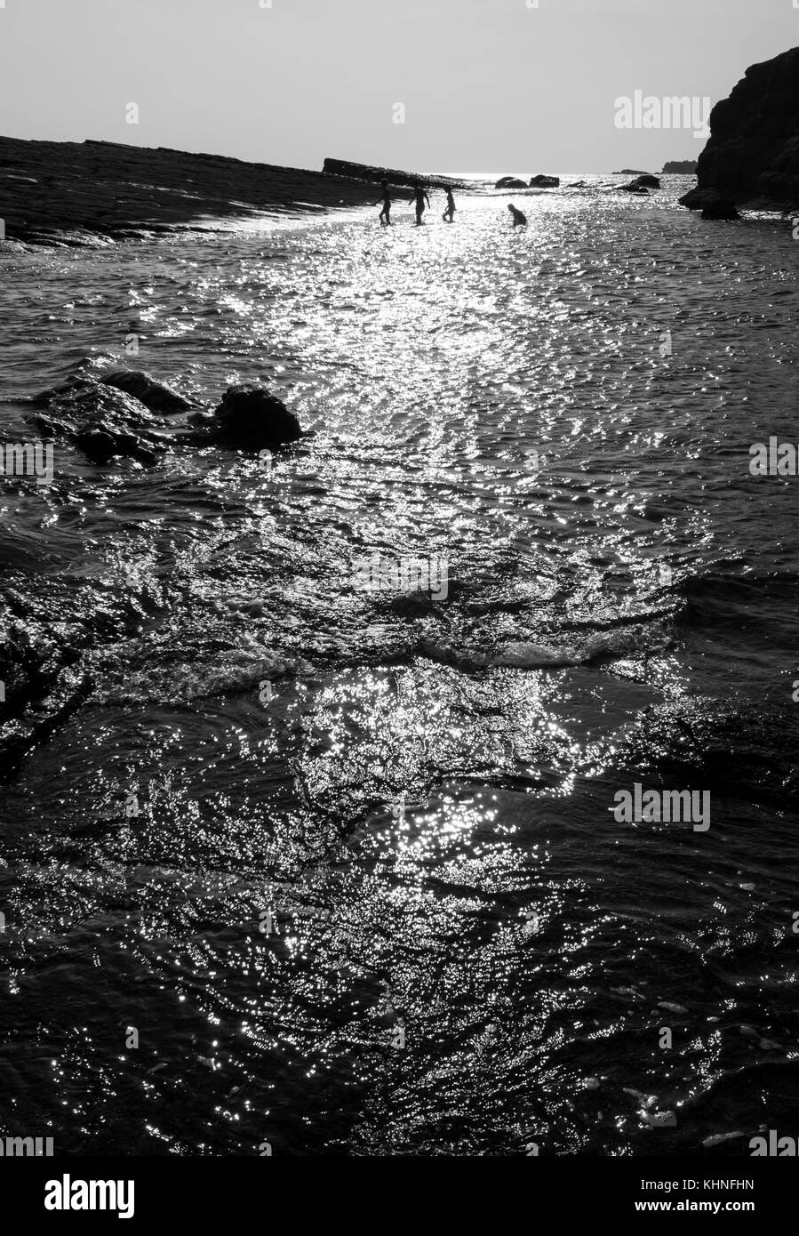 Taiwan offre varie spiagge. Questo fronte roccioso si trova vicino a Keelung, una piccola cittadina di pescatori.bl Foto Stock