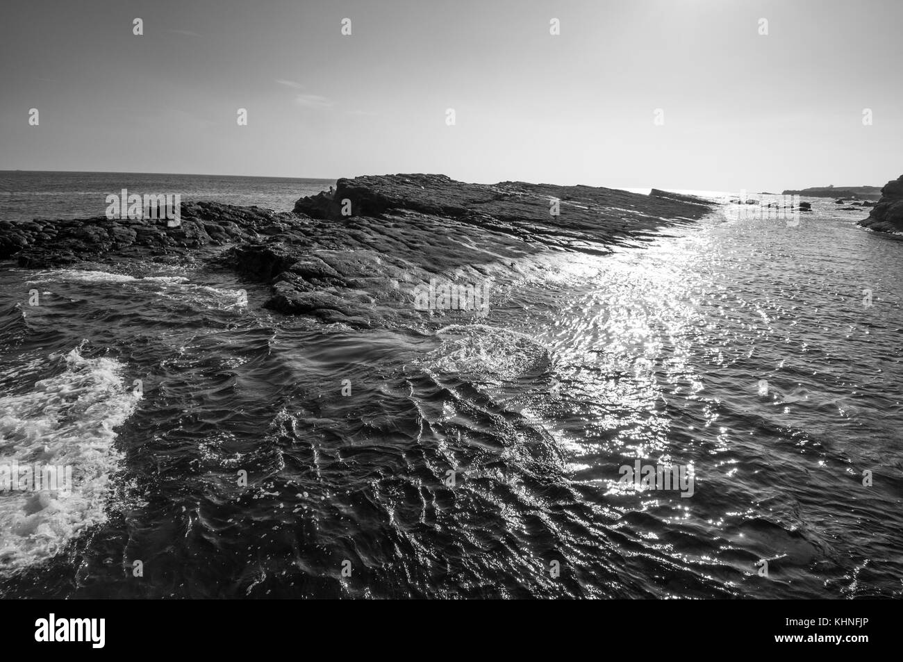 Taiwan offre varie spiagge. Questo fronte roccioso si trova vicino a Keelung, una piccola cittadina di pescatori.bl Foto Stock