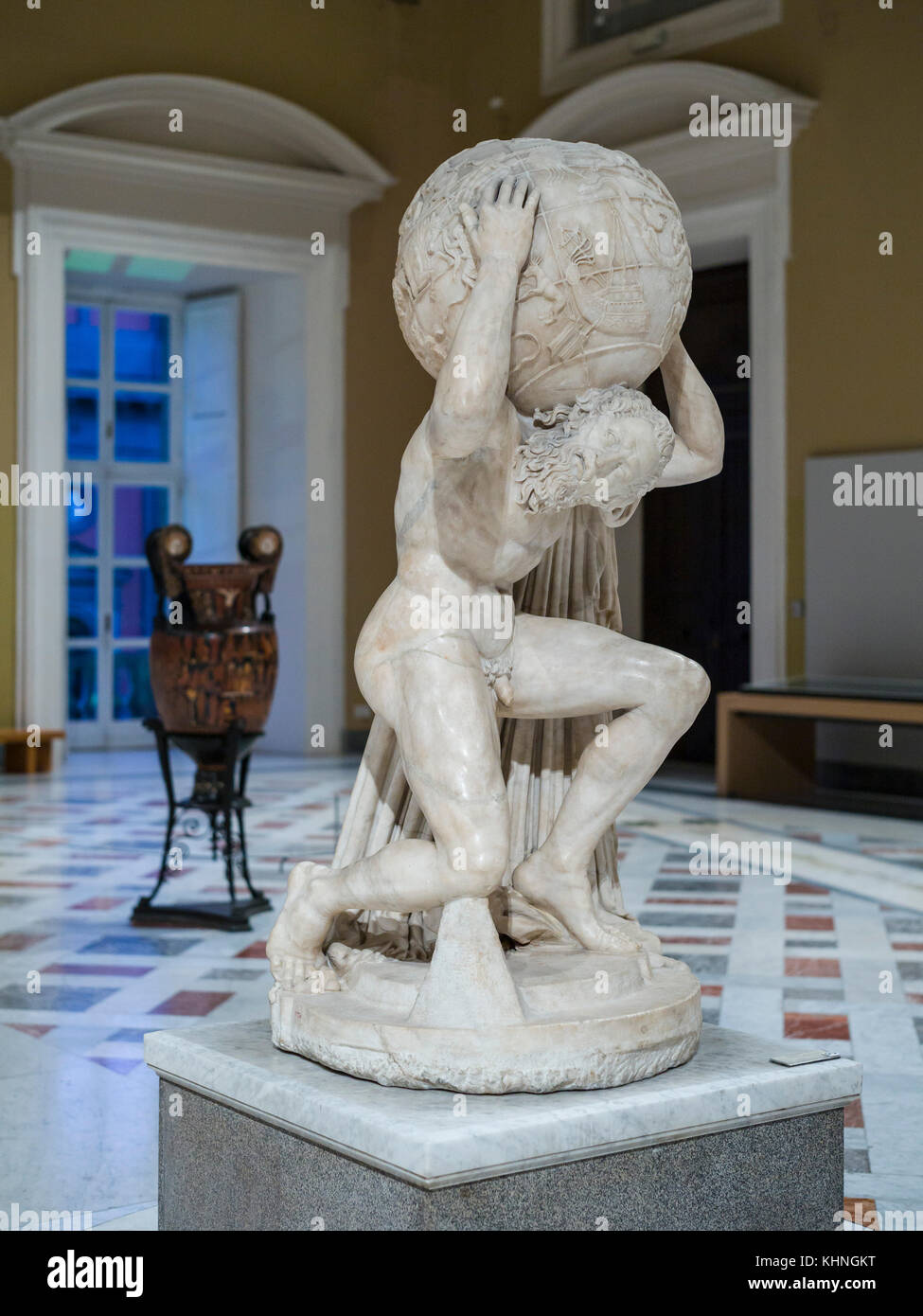 Napoli. L'Italia. Atlante Farnese, scultura II secolo D.C. Museo Archeologico Nazionale di Napoli. Museo Archeologico Nazionale di Napoli. Foto Stock