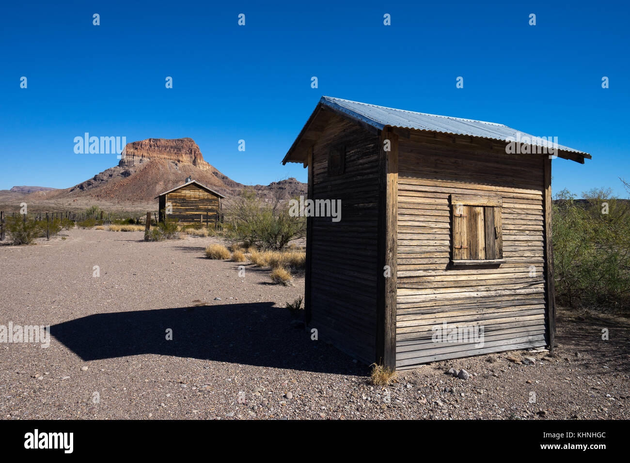Baracche di legno nel deserto impostazione in Big Bend texas Foto Stock