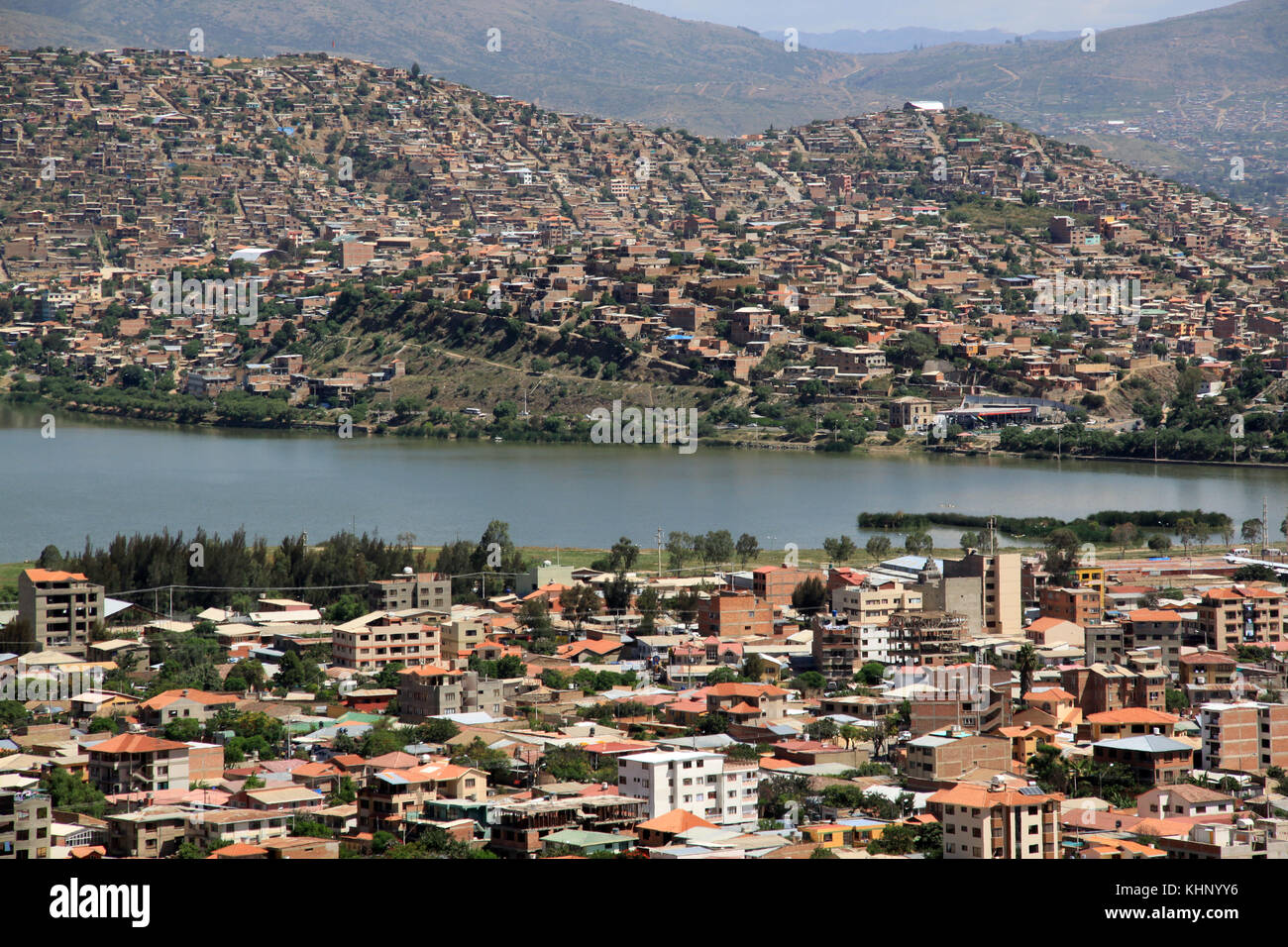 Vista sul centro di Cochabamba dalla collina, Bolivia Foto Stock