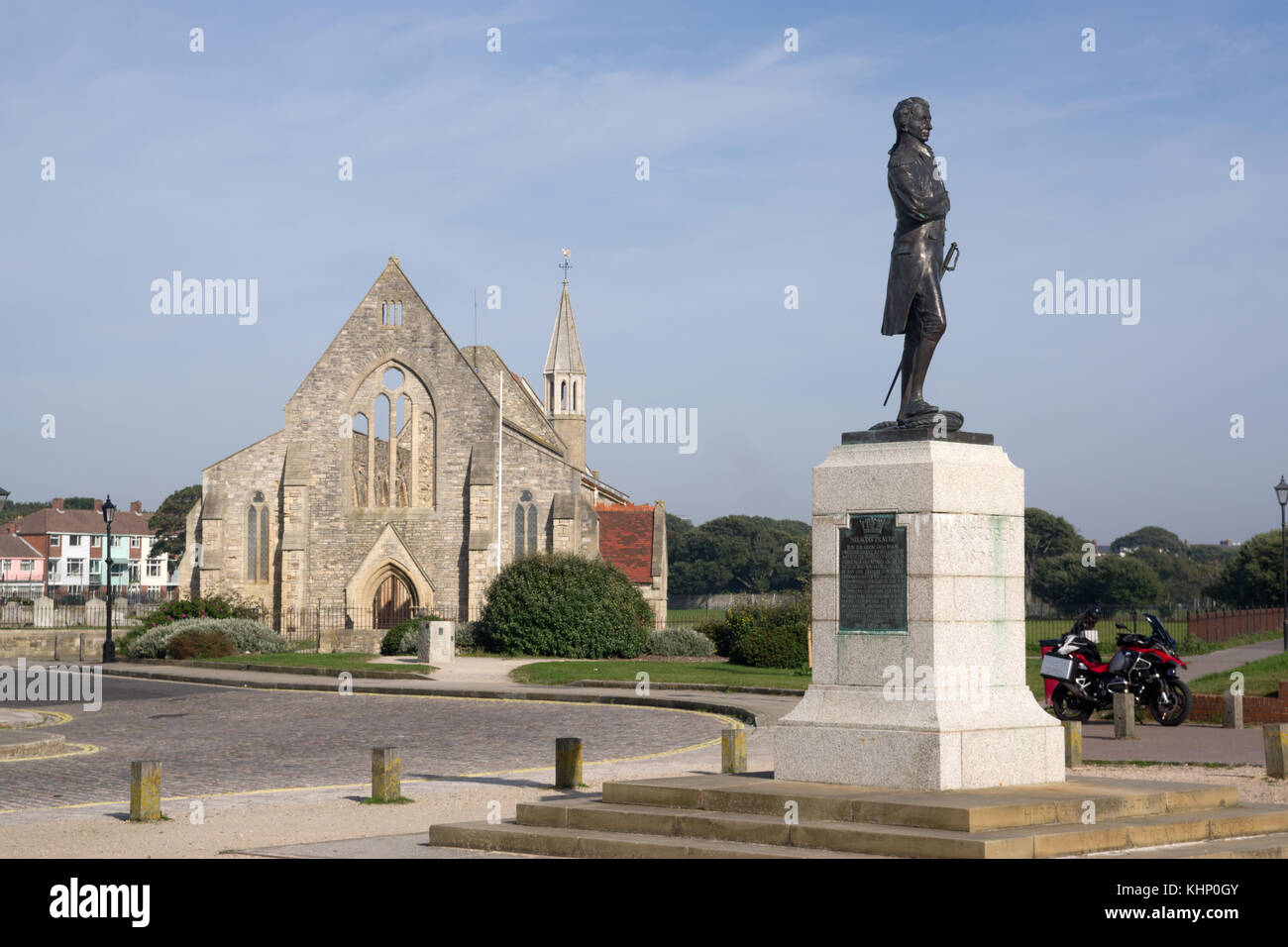 Lord Nelson statua reale e la chiesa Garrison Portsmouth Foto Stock