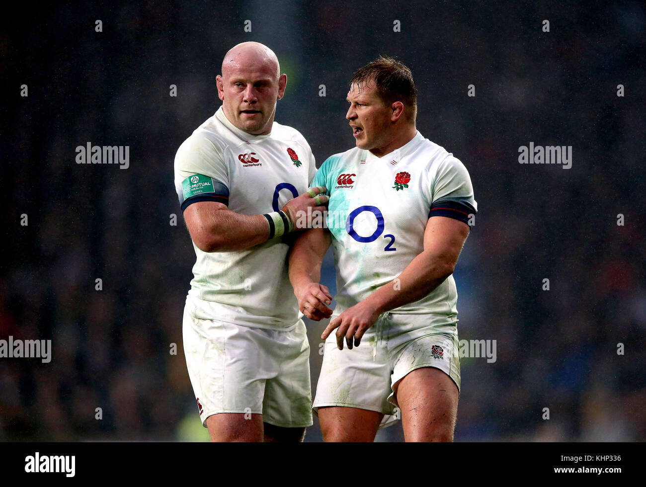 Inglese Dan Cole (a sinistra) e Dylan Hartley (a destra) durante l'Autunno Internazionale al Twickenham Stadium, Londra. Foto Stock