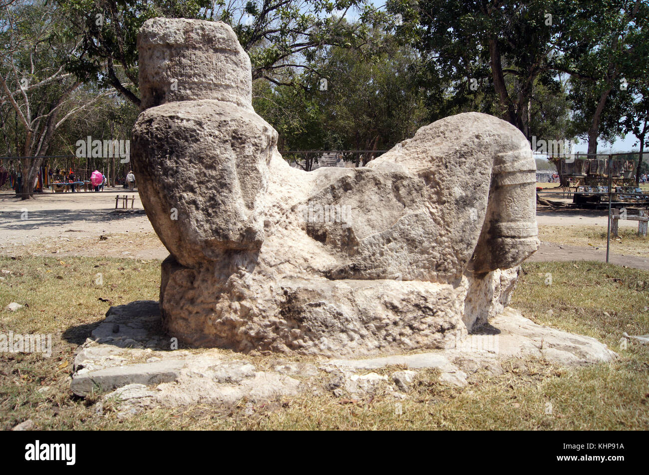 La scultura del dio Maya chacón-mool in Chichen Itza, Yucatan, Messico Foto Stock