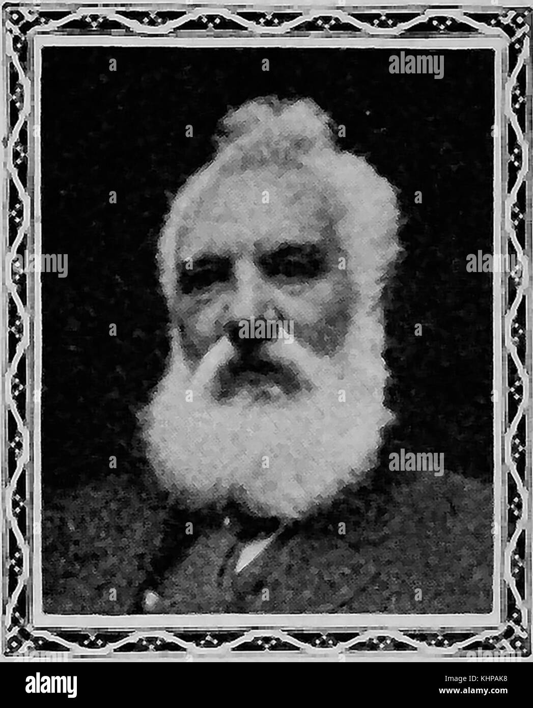 Ritratto di Alexander Graham Bell ( 1847 – 1922) scienziato, inventore, ingegnere e innovatore scozzese, a cui è accreditato il brevetto del primo telefono pratico e la fondazione della American Telephone and Telegraph Company (AT&T) nel 1885 - Photo Colin Waters Collection Foto Stock