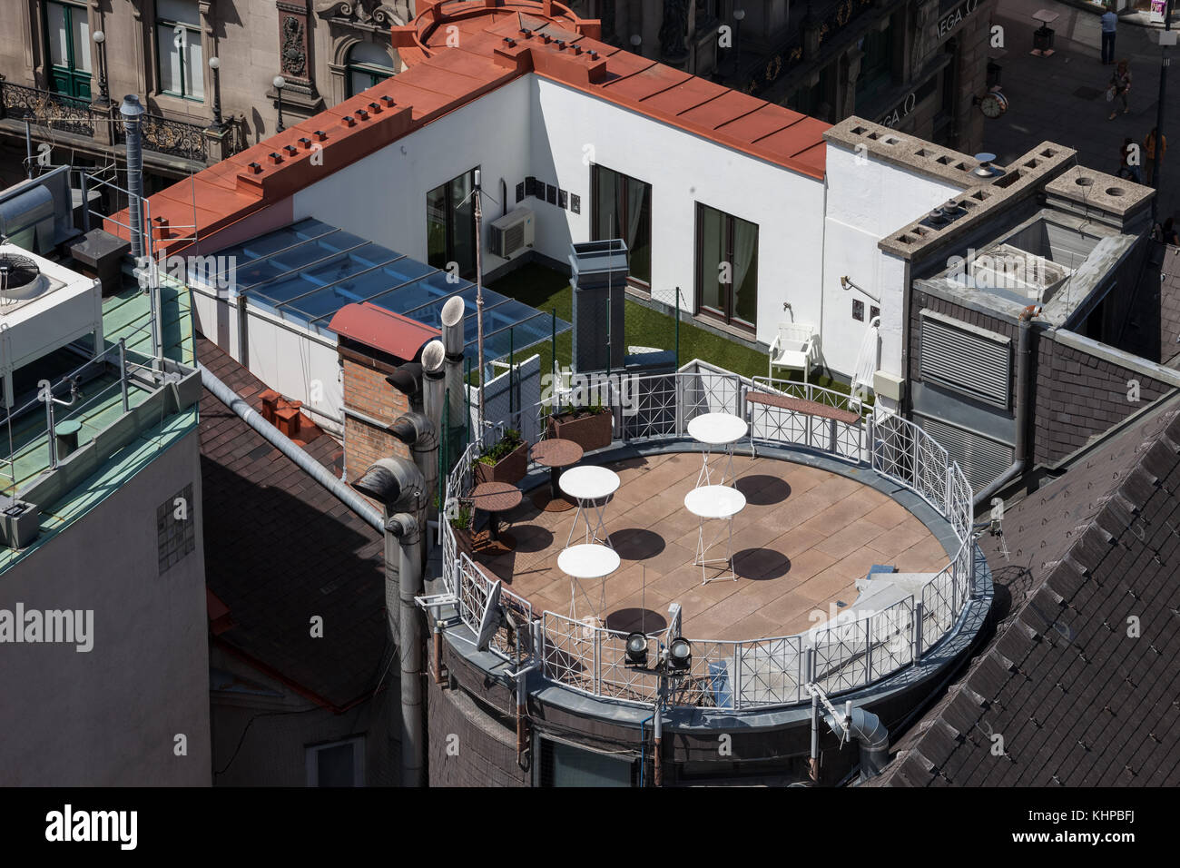 Round panoramico terrazzo con tavoli in città di Vienna, Austria Foto Stock