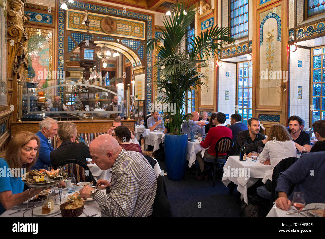 Brasserie la Cigale, interni decorati in stile Art Nouveau, Nantes, Loira Atlantica, Francia. Foto Stock