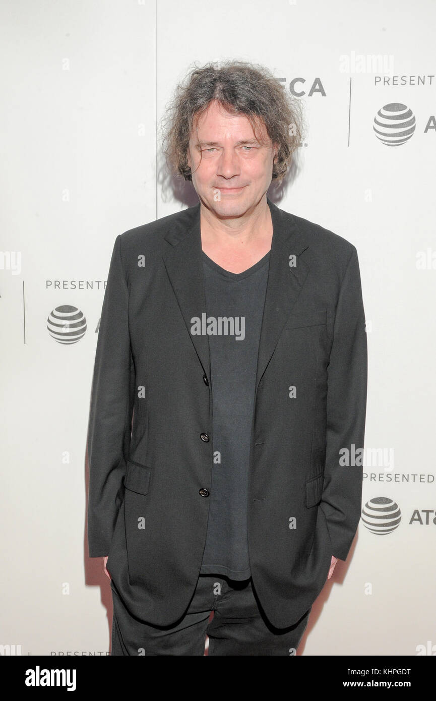 NEW YORK, NY - aprile 26: Direttore David Leveaux assiste il 'l'eccezione' Premiere - 2017 Tribeca Film Festival presso il BMCC Tribeca PAC sul Aprile 26, 2017 in NYC. Foto Stock